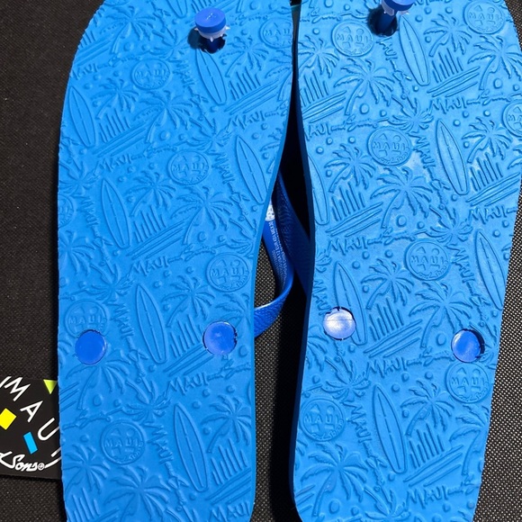 Maui And Sons Shark Print Men’s Size 12 Flip Flops - Picture 2 of 2